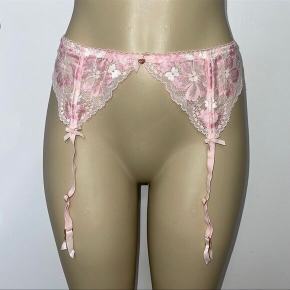 Victoria's Secret Body By Victoria Floral Lace Garter Belt - Picture 2 of 10